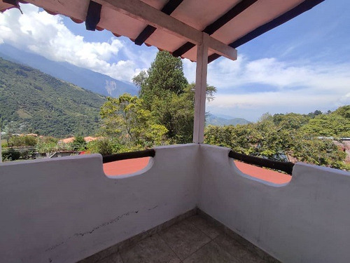 Vendo Espectacular Casa De 1.554 M2 De Terreno, 825 M2 De Construcción: 6h, 7b, 20 Pe, Ref. 800.000 - San Rafael De Tabay, Merida