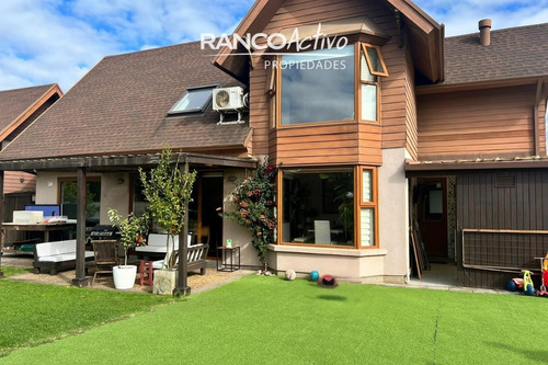 Hermosa Casa En El Venado 4d/5b Con Gran Jardín Interior