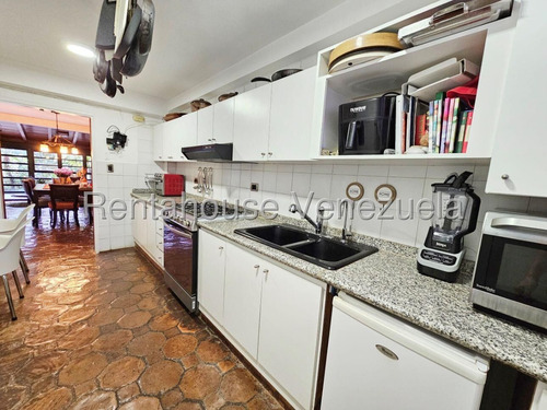 La Bonita !! Espectacular Apartamento, Tipo Casa, Ubicado En Planta Baja, Con Hermoso Jardín, Área Parrilera, Caney, 4 Hab., 3 Baños, 2 Pe. Calle Cerrada Con Vigilancia 24/7. Excelente Ubicación !!