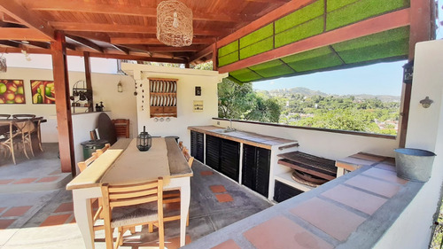 Prados Del Este Casa De Dos Niveles En Venta Con 475m2 De Terreno