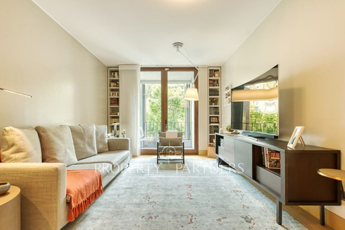 Elegante Y Exclusivo Departamento Con Jardín Priva...