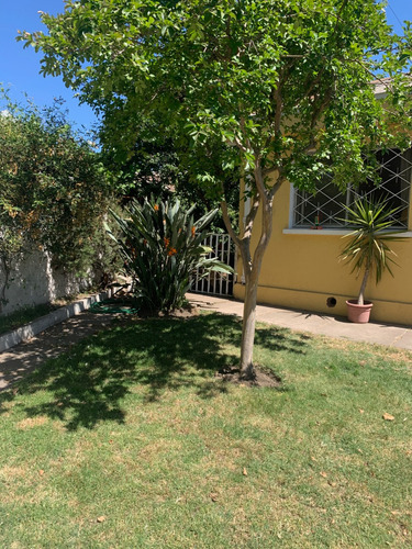 Casa En Venta A 2 Cuadras De La Plaza De Peñaflor, Excelente