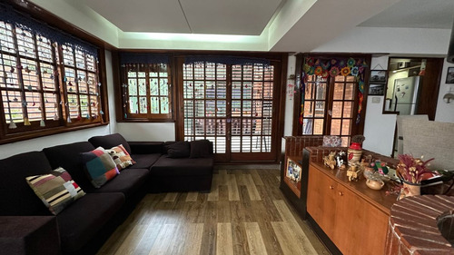 Casa 4 Ambientes Con Patio, Venta R. De Escalada