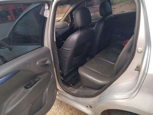 Imagem 12 de 13 de Fiat Punto Attractive 1.4 8v Flex
