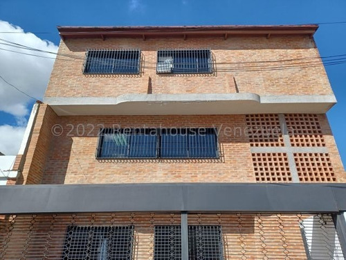 Casa En Venta Urb, Los Rosales Mls #23-16464 Sc