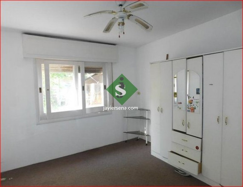Venta De Apartamento En El Centro De Maldonado, 3 Dormitorios, Baño, Buen Lugar Para Vivir.- Ref: 167931
