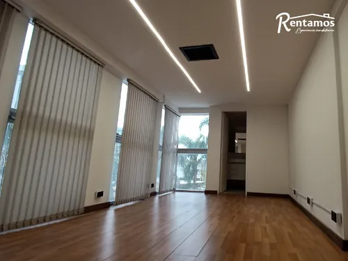 Oficina En Arriendo En El Poblado. Cod A11642