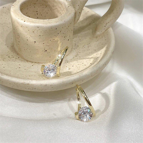 Pendientes En Forma De R Con Tachuelas Redondas De Diamante,
