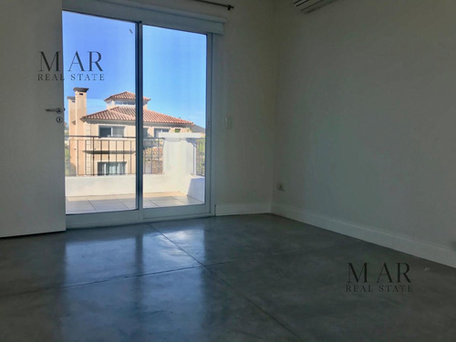 Imagen 28 de 30 de Casa A La Venta . 4 Dormitorios Mas Dep. Barrio Los Sauces