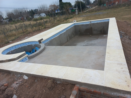 Imagen 3 de 5 de Construcciónes De Piscinas De Hormigón Arreglos,remodelacion