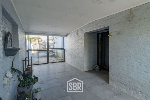 Venta Casa 3 Dormitorios Con Jardín, Barbacoa Y Piscina En Solymar (ref: Sbs-85)