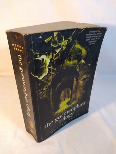 Livro The Gormenghast Trilogy Em Inglês 