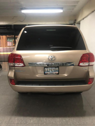 Toyota Land Cruiser V8