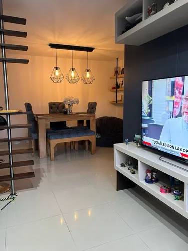 Vendo Apartamento Super Lindo, En La Parte Baja De La Loma De Los Bernal