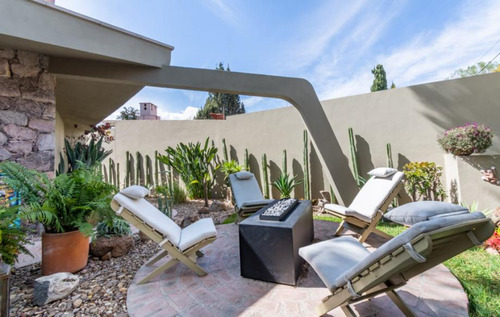 Single Level Charming Retreat