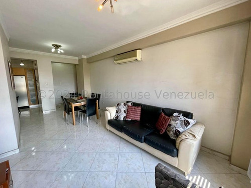 Alquilo Apartamento Amblado  En El Triángulo Del Este Cod: 24-18005