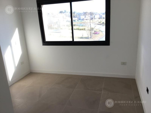 Imagen 11 de 30 de Casa A La Laguna De Excelentes Terminaciones - El Canton