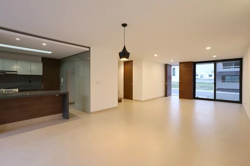 Residencia De Autor En Fracc. La Vista, 4ta Recámara En P.b, Alberca, 4 Baños