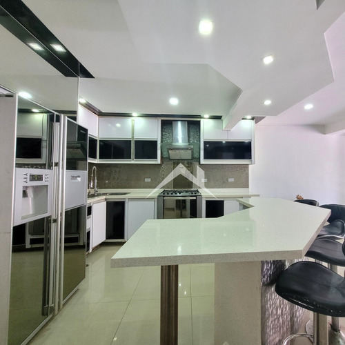 Imagen 3 de 12 de Townhouse En Venta C.r Brisas De La Romanza - Nueva Barcelon
