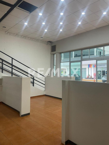 Local En Renta En Plaza Nova, Metepec