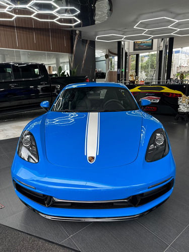 Estrena Auto!!! Es Un Azul Hermoso Y Con Poco Kilometraje