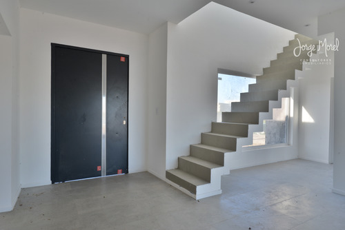 Casa Venta Barrio San Sebastián - Area 10 - 3 Dormitorios - #id 2748