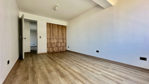 Imagen 6 de 12 de Espectacular Departamento 2d+2b Recién Remodelado