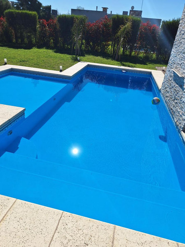 Casa En Venta - 3 Dormitorios 3 Baños - Cochera - 800mts2 - San Vicente