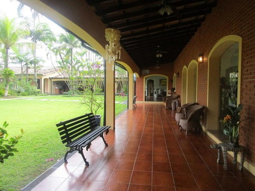 Casa À Venda No Condomínio Jardim Acapulco - Guarujá/sp - Ca3174