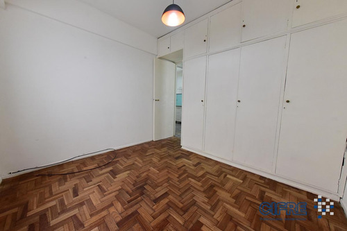 Departamento De 2 Ambientes, Lateral, Segundo Piso Por Escalera.