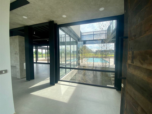 Moderna Casa Nueva En Venta 5 D En Suite Más Servicios.