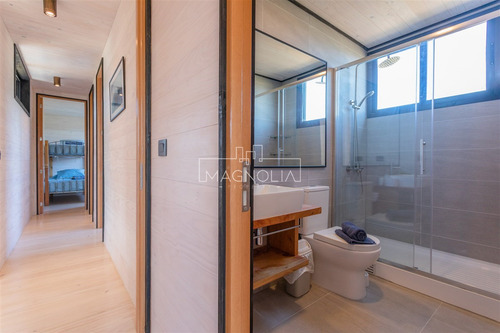 Casa En Venta De 3 Dorm. En Pichilemu