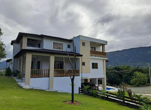 Jarabacoa! Villa De 3 Niveles Con Piscina Y Vistas Al Pueblo