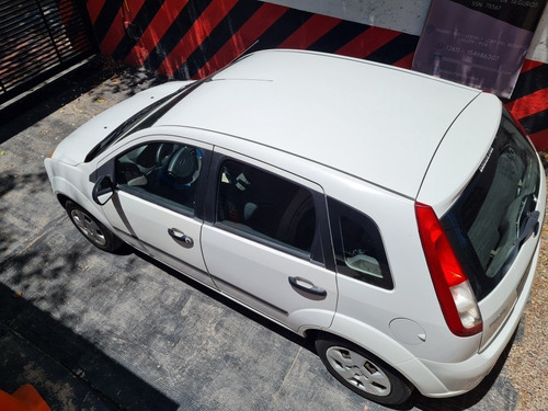 Imagen 7 de 15 de Ford Fiesta 2010 1.6 Ambiente Mp3