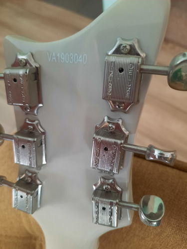 Vendo Guitarra Rivolta Combinata Mas Softcase Original (Usado)