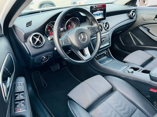 Imagem 11 de 15 de Mercedes Benz Gla 200 Style 1.6 Cgi Turbo Branco 2018