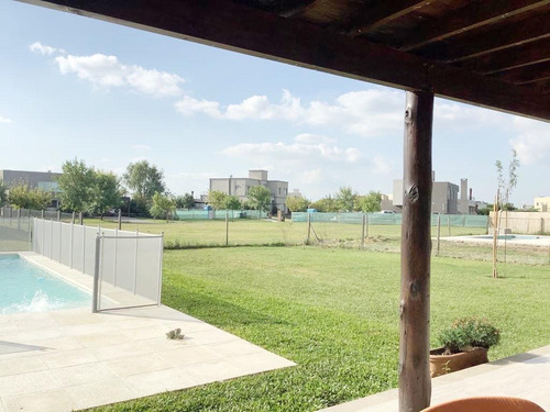 Imagen 14 de 16 de Casa En Venta En El Canton Barrio Puerto Lote Interno Con Pileta