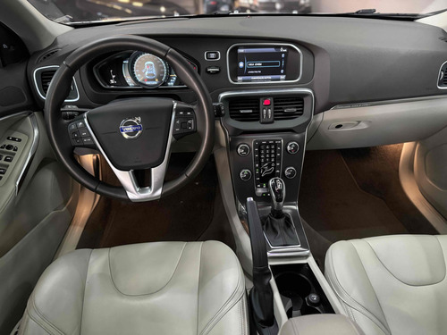 Volvo V40 2.0 T5 CROSS COUNTRY AWD TURBO GASOLINA 4P AUTOMÁTICO