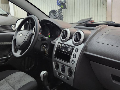 Ford Fiesta 1.6 MPI CLASS HATCH 8V FLEX 4P MANUAL