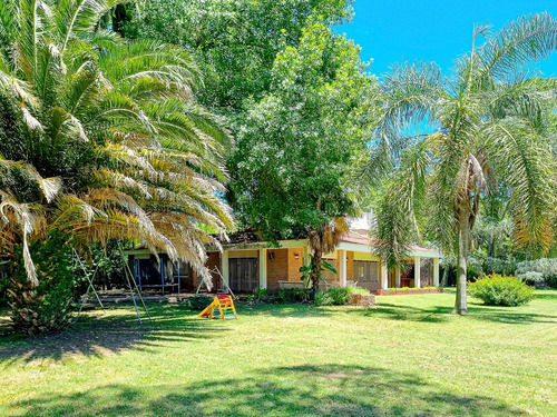 Casa En Venta · 7 Ambientes · 3600 M2 · Jardín · Quincho · Piscina