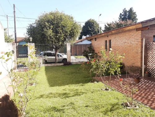 Imagen 2 de 11 de Casa De 4 Ambientes + Depto 2 Amb. En Planta Alta