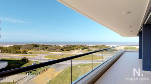 Pent House De 3 Dormitorios En Suite En Edificio Blue Bird , Punta Del Este , Playa Brava