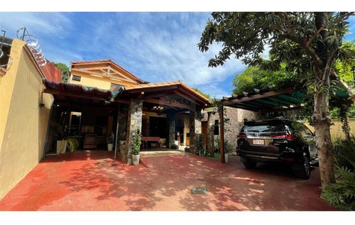 Imagen 3 de 14 de Vendo Casa En Lambaré: 5 Habitaciones Y 2 Baños.