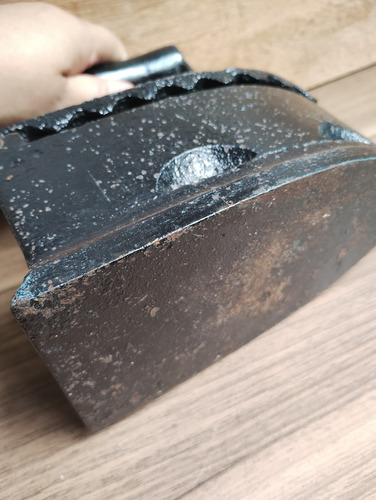 Ferro Antigo A Carvão Com 5 Furos/muito Decorativo (Usado)
