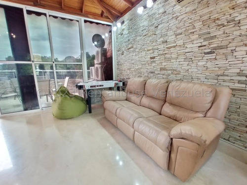 Townhouse En Venta El Limon 23-21467 Jcm