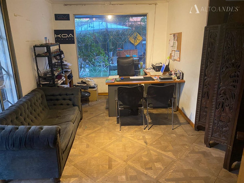 Casa En Venta De 5 Dorm. En Las Condes