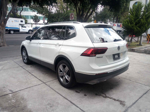Imagen 3 de 14 de Volkswagen Tiguan 2019 5p Highline L4/2.0/t Aut