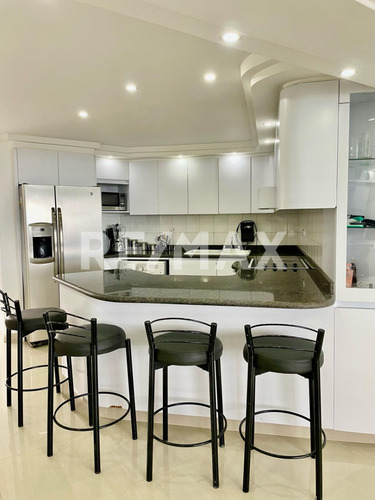 Venta Exclusivo Apartamento En Los Corales, Caraballeda, La Guaira, Vargas