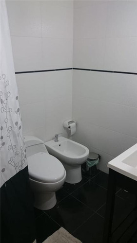 Imagen 7 de 19 de Depto. 2 Amb. Y Medio. 2 Baños. Remodelado A Nuevo. Buena Ubicación.