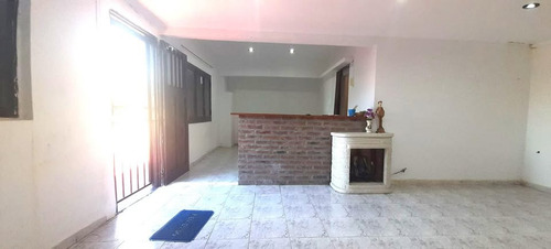 Casa Venta De Tres Dormitorios, Villa Elvira